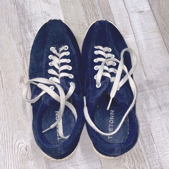 Tretorn blue sneakers size 6 1/2 - Picture 2 of 6